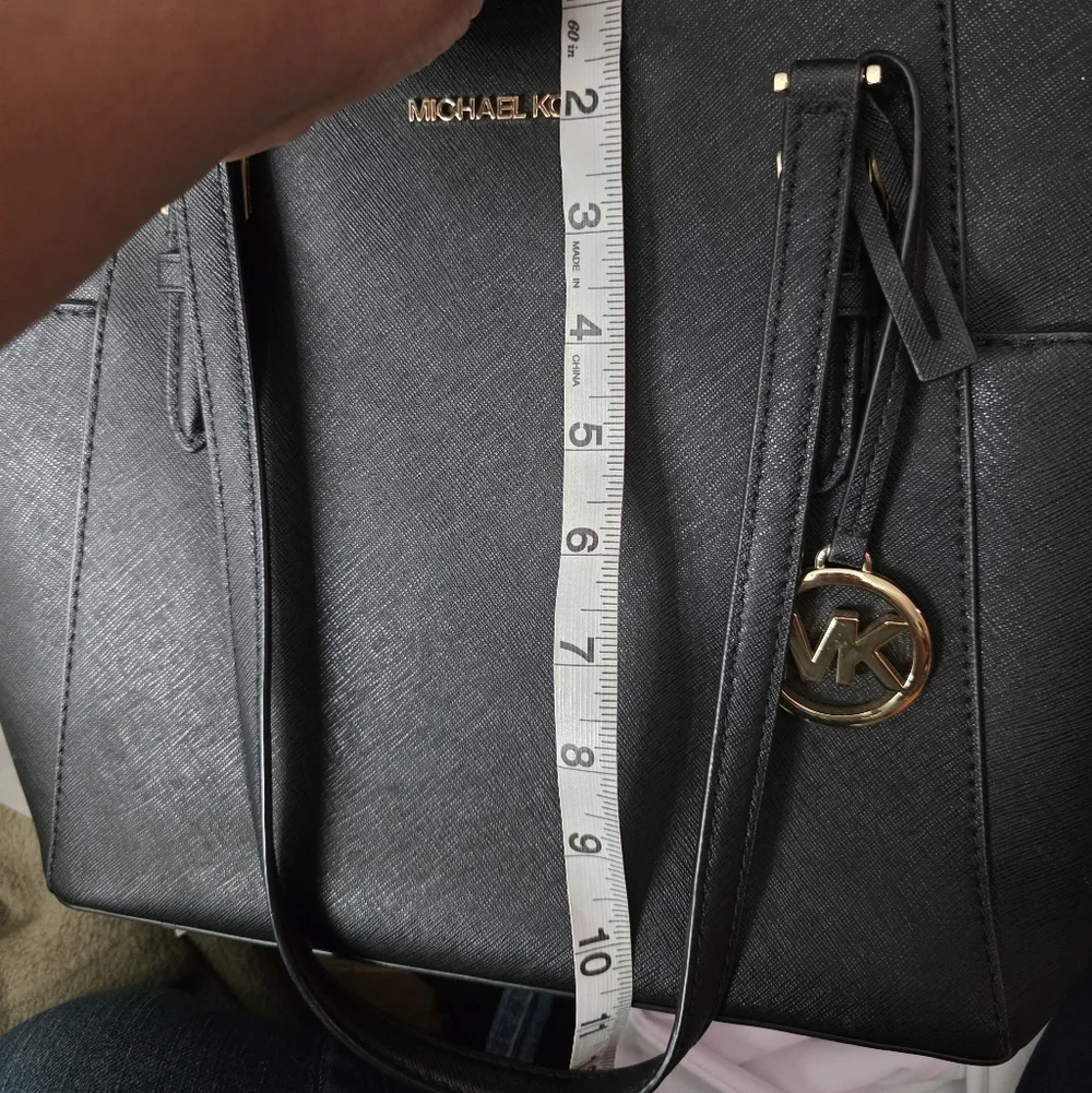 Michael Kors Black Tote Charlotte Large Saffiano Leather Top-Zip Tote Bag, BLACK - Picture 5 of 9